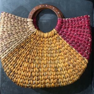 Women’s straw beach bag/tote
